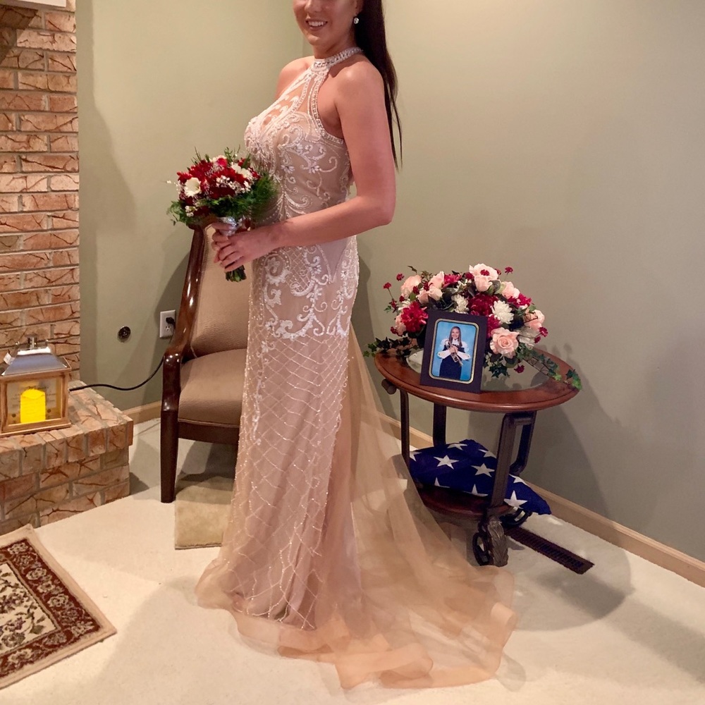 ✨✨Prom Dress✨✨ - Picture 2 of 8